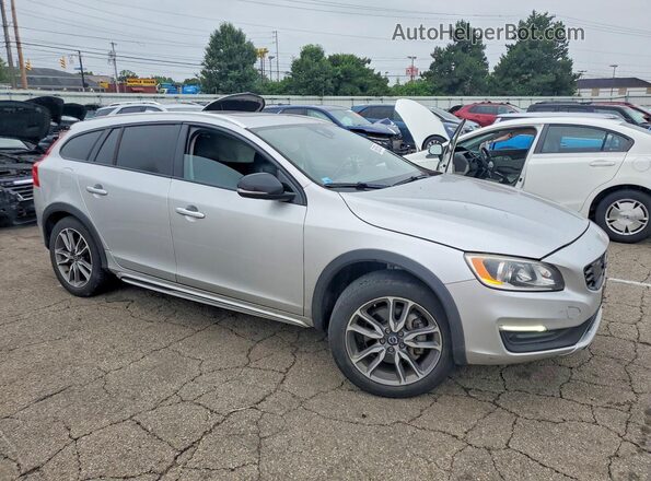 YV440MWK6J2052396 2018 VOLVO V60 Silver Front right