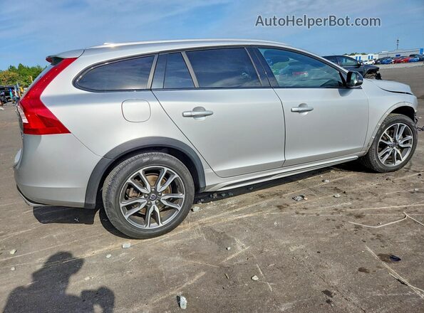 YV440MWK9J2059195 2018 VOLVO V60 Silver Trasero derecho