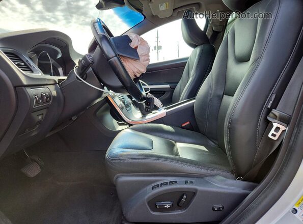 YV440MWK9J2059195 2018 VOLVO V60 Silver Vista interior delantera