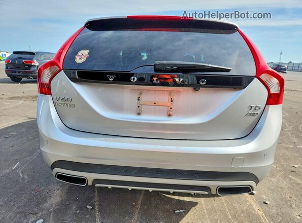 YV440MWK9J2059195 2018 VOLVO V60 Silver Vista trasera