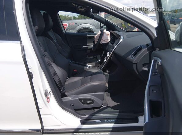 YV449MRM0G2904298 2016 VOLVO XC60 White Front interior view