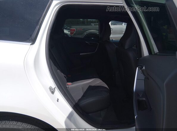 YV449MRM0G2904298 2016 VOLVO XC60 White VIN sticker view