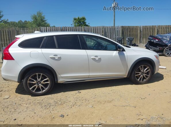 YV4612HK5G1010470 2016 VOLVO V60 CROSS COUNTRY White Rear interior view