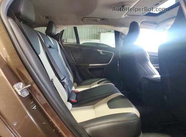 YV4612HKXG1012232 2016 VOLVO V60 Tan Widok tylnych siedzeń