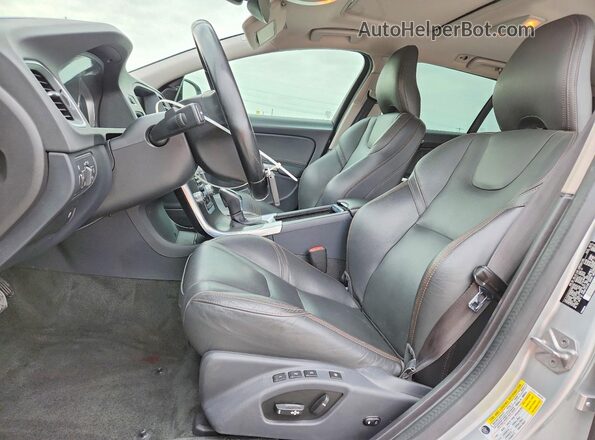 YV4612HM3G1008136 2016 VOLVO V60 Silver წინა სალონის ხედი