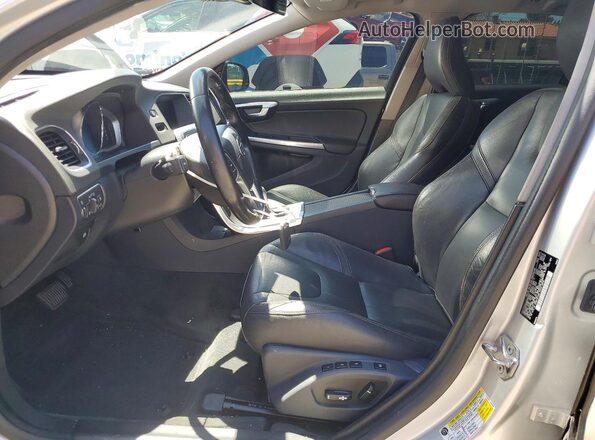 YV4612HM6G1003397 2016 VOLVO V60 Серебряный Вид салона спереди