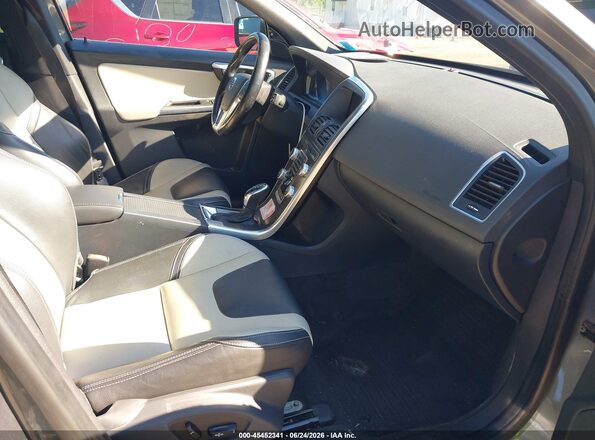 YV4902RK7G2826461 2016 VOLVO XC60 Gray Вид салону спереду