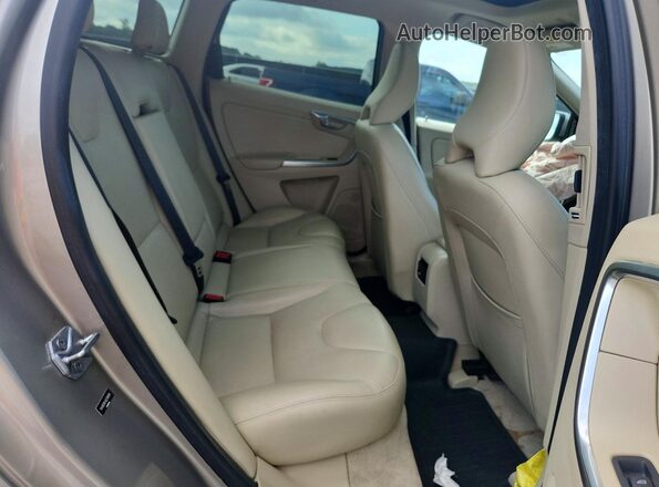 YV4902RKXG2788918 2016 VOLVO XC60 Silver Հետևի նստատեղերի տեսք