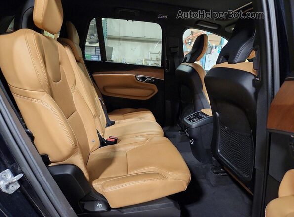 YV4A22PL0K1434293 2019 VOLVO XC90 Blue Rear interior view