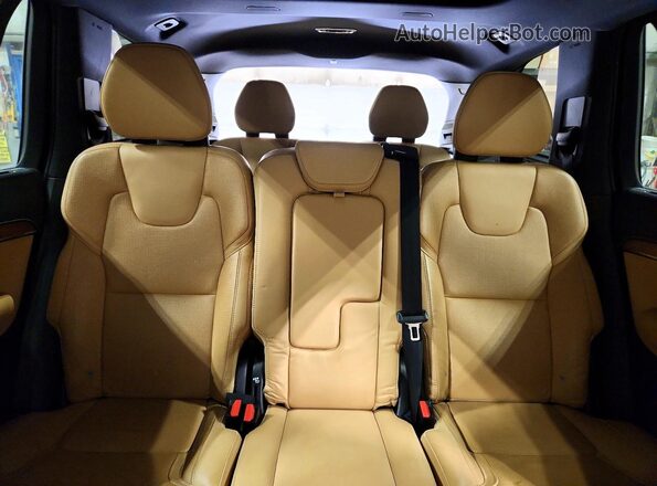 YV4A22PL0K1434293 2019 VOLVO XC90 Blue Rear seats view