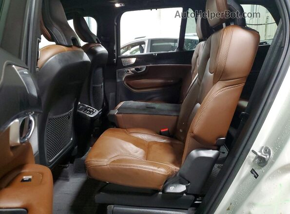 YV4A22PL0N1871439 2022 VOLVO XC90 Tan Вид задньої частини салону