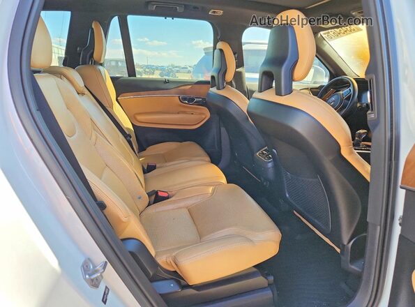 YV4A22PL2J1196705 2018 VOLVO XC90 White Rear interior view