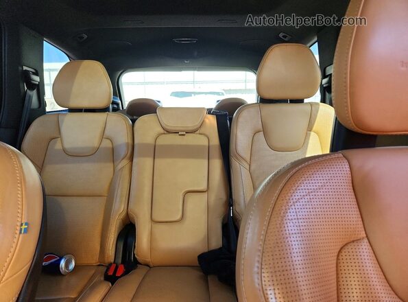 YV4A22PL2J1196705 2018 VOLVO XC90 White Rear seats view