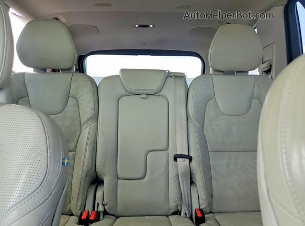 YV4A22PL2J1372913 2018 VOLVO XC90 White Հետևի նստատեղերի տեսք