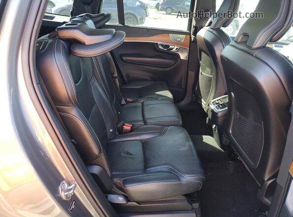 YV4A22PL2K1464959 2019 VOLVO XC90 Silver Вид задньої частини салону