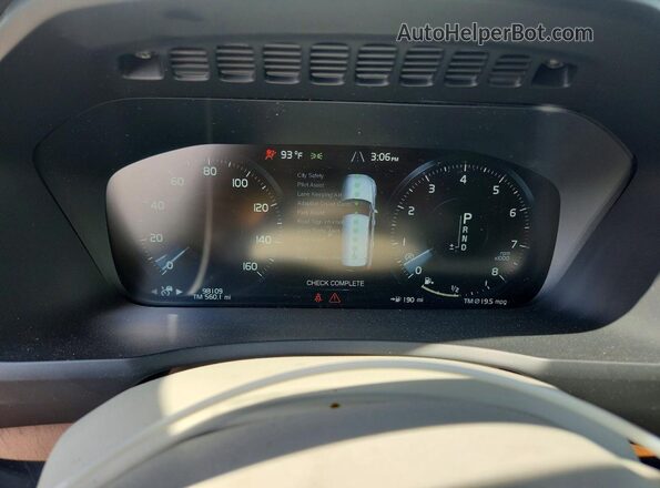 YV4A22PL5H1167404 2017 VOLVO XC90 White Instrument cluster view