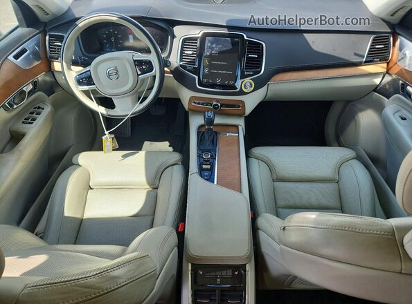 YV4A22PL5H1167404 2017 VOLVO XC90 White Dashboard view