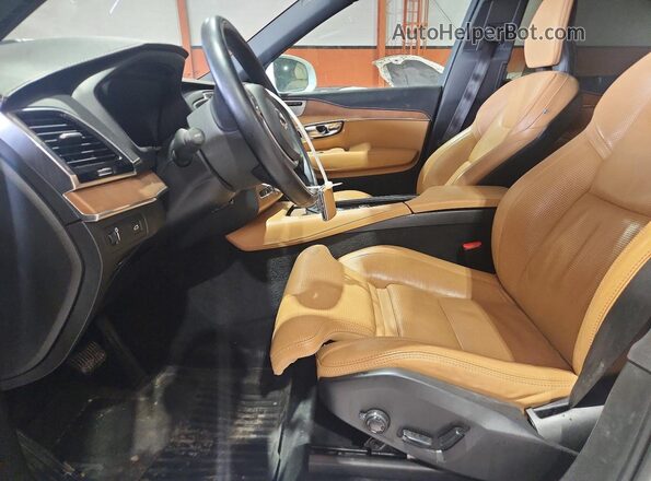 YV4A22PL5K1502975 2019 VOLVO XC90 White Front interior view