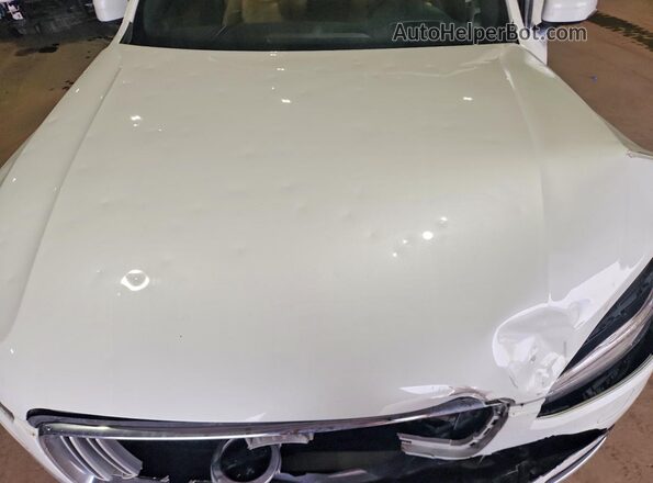 YV4A22PL5K1502975 2019 VOLVO XC90 White Engine compartment view