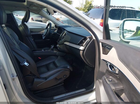 YV4A22PL6M1706851 2021 VOLVO XC90 Silver Սալոնի դիմացի տեսք
