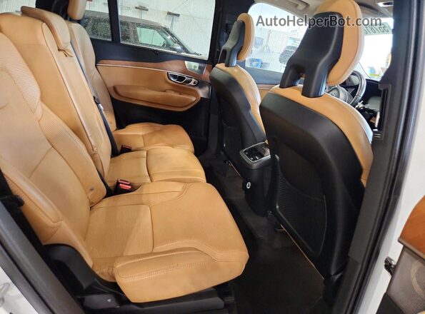 YV4A22PL9G1014474 2016 VOLVO XC90 White Widok wnętrza z tyłu