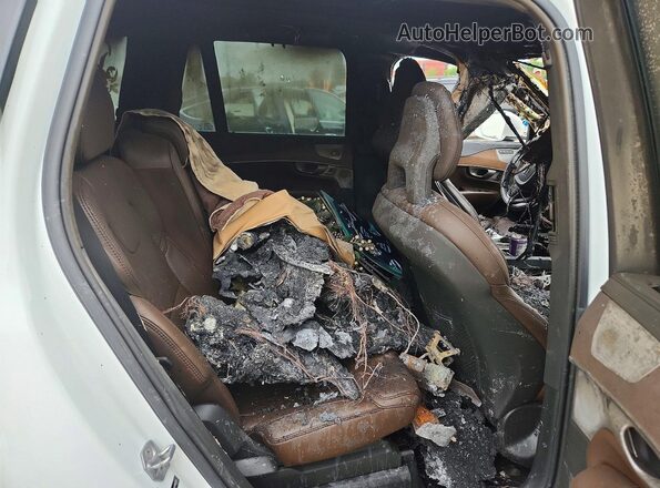 YV4A22PLXJ1195933 2018 VOLVO XC90 White Rear interior view