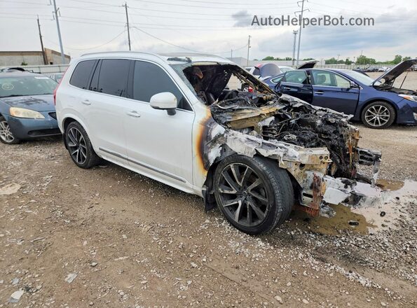 YV4A22PLXJ1195933 2018 VOLVO XC90 White Front right