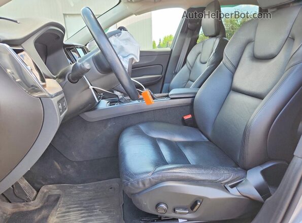 YV4A22RK6M1700567 2021 VOLVO XC60 Silver Սալոնի դիմացի տեսք