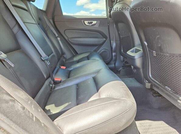 YV4A22RK6M1700567 2021 VOLVO XC60 Silver Հետևի նստատեղերի տեսք