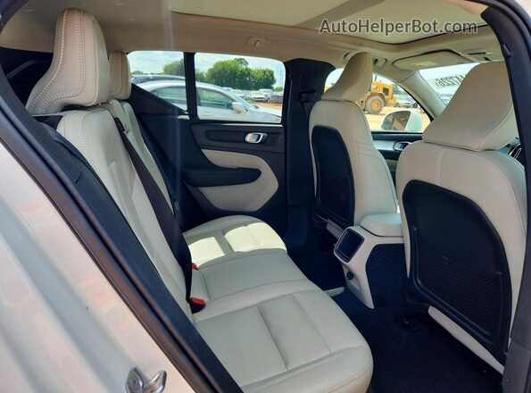 YV4AC2HK2L2209260 2020 VOLVO XC40 Белый Вид задней части салона