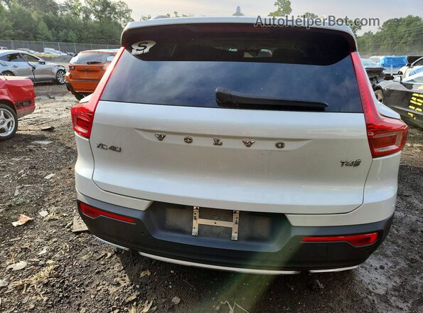 YV4AC2HL0K2061617 2019 VOLVO XC40 White Rear view
