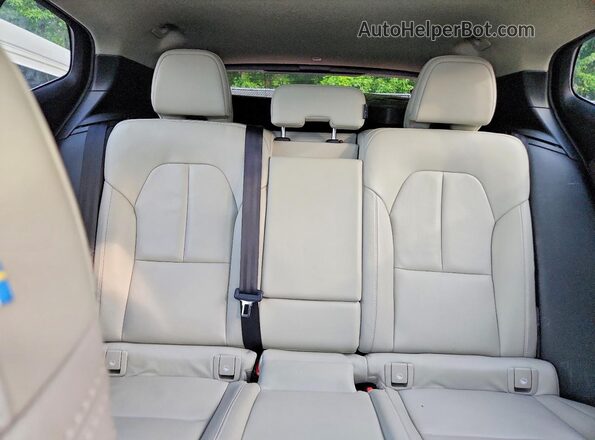 YV4AC2HL0K2061617 2019 VOLVO XC40 White Rear seats view