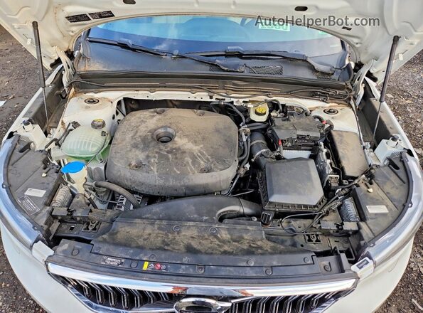 YV4AC2HL0K2061617 2019 VOLVO XC40 White Engine compartment view