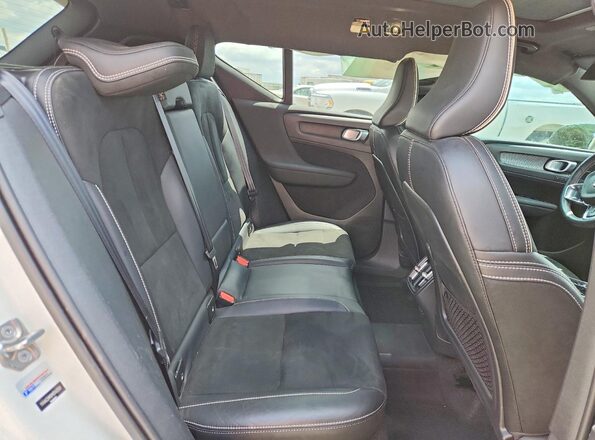 YV4AC2HM2M2542559 2021 VOLVO XC40 White უკანა სალონის ხედი