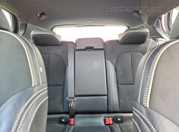 YV4AC2HM2M2542559 2021 VOLVO XC40 White უკანა სავარძლების ხედი