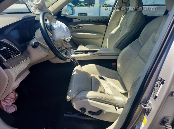 YV4BR00L5M1703230 2021 VOLVO XC90 Silver Widok wnętrza z przodu