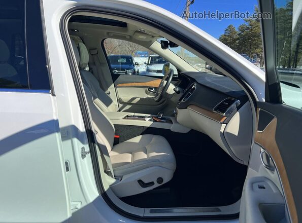 YV4BR0CK7M1700459 2021 VOLVO XC90 Белый Вид спереди
