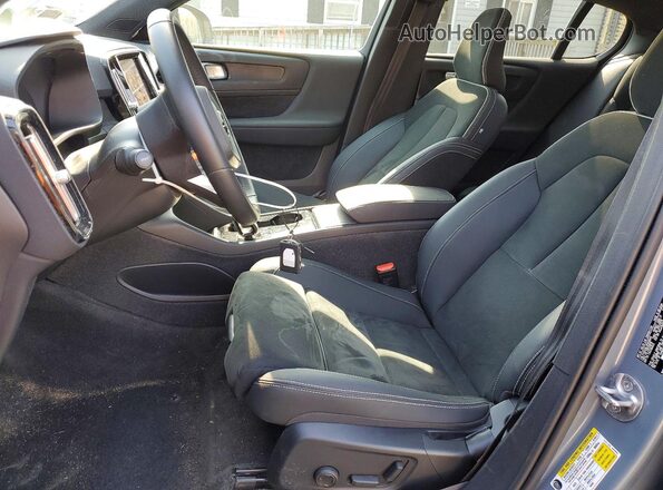 YV4ED3GL3P2035879 2023 VOLVO C40 Gray Front interior view