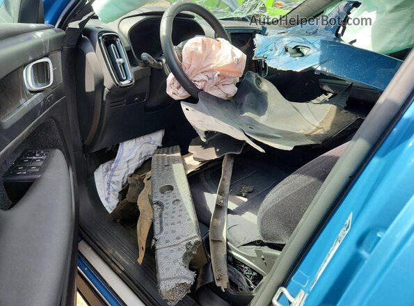 YV4ED3GM8P2067087 2023 VOLVO C40 Blue წინა პანელის ხედი