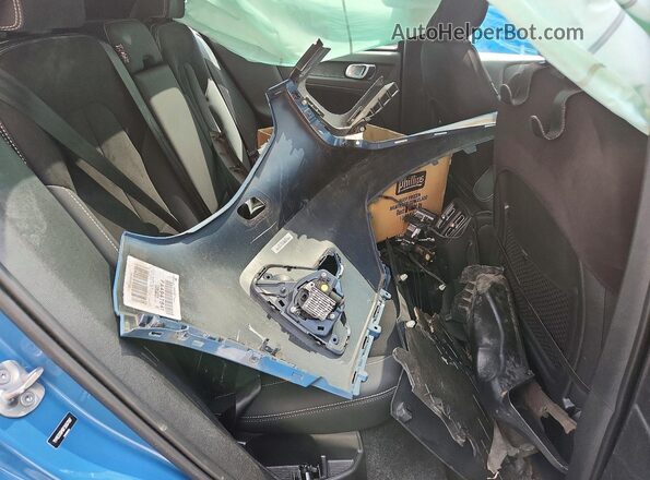 YV4ED3GM8P2067087 2023 VOLVO C40 Blue უკანა სავარძლების ხედი