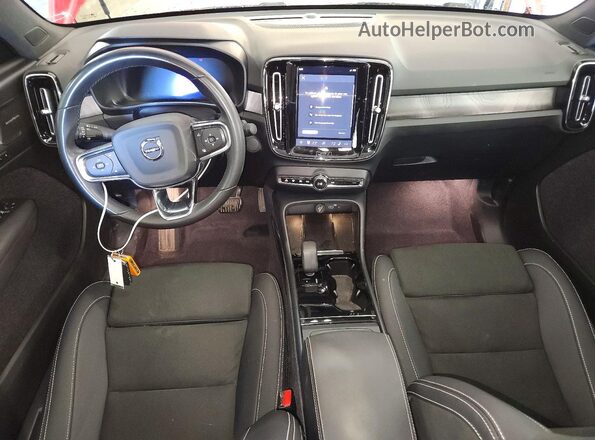 YV4ED3GM9P2044756 2023 VOLVO C40 Red Vista del salpicadero