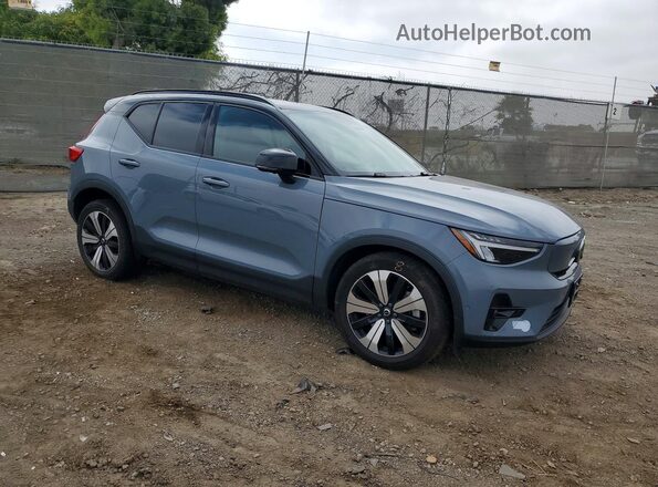 YV4ED3UL8P2076156 2023 VOLVO XC40 Gray Delantero derecho