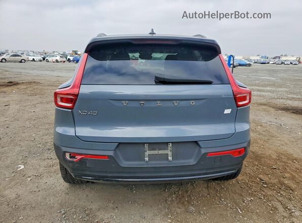YV4ED3UL8P2076156 2023 VOLVO XC40 Gray Vista trasera