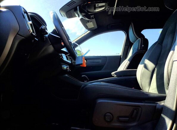 YV4ED3UM2P2948713 2023 VOLVO XC40 Blue Вид салону спереду