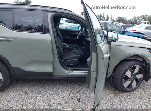 YV4ED3UMXP2038792 2023 VOLVO XC40 RECHARGE PURE ELECTRIC Green Вид салону спереду