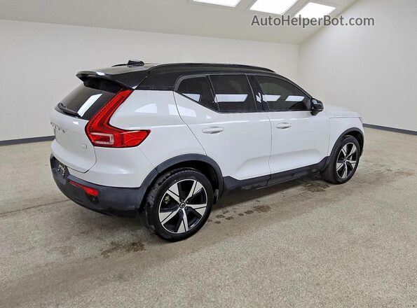 YV4ED3UR3M2588147 2021 VOLVO XC40 Белый Задняя правая четверть