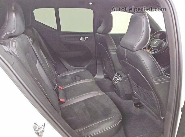 YV4ED3UR3M2588147 2021 VOLVO XC40 Белый Вид задней части салона