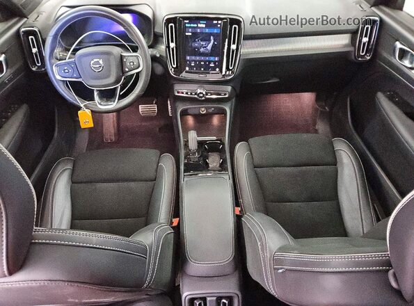 YV4ED3UR3M2588147 2021 VOLVO XC40 Белый Вид панели приборов