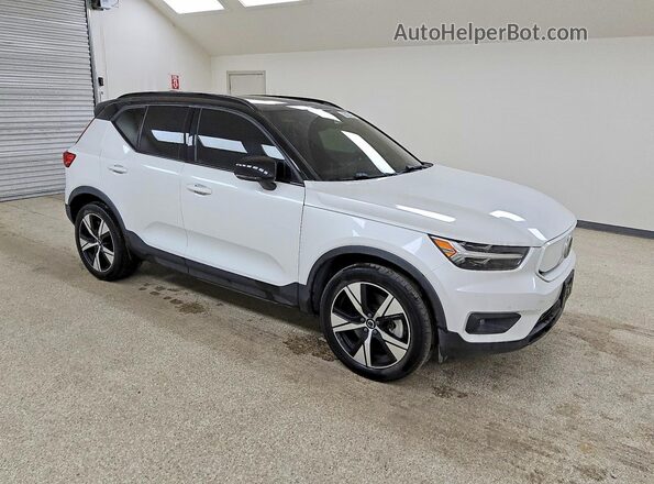 YV4ED3UR3M2588147 2021 VOLVO XC40 Белый Передняя правая четверть