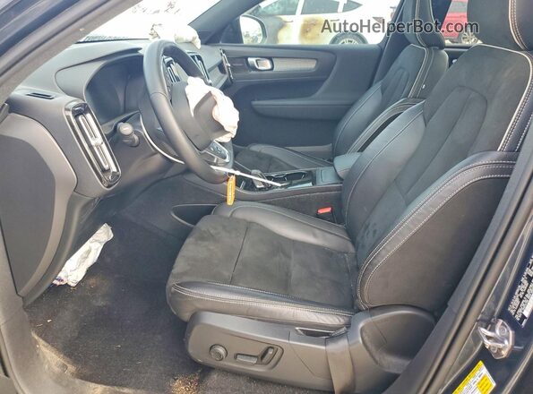 YV4ED3UR7N2643975 2022 VOLVO XC40 Blue Вид салону спереду
